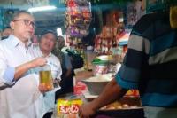 Kunjungi Pasar Cibubur, Mendag Zulhas Janji Umrohkan dua Pedagang