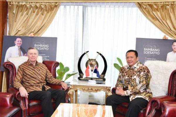 Ketua MPR Bambang Soesatyo (Bamsoet) menegaskan bahwa pemerintahan Presiden Joko Widodo sangat concern dalam memajukan masyarakat Papua.
