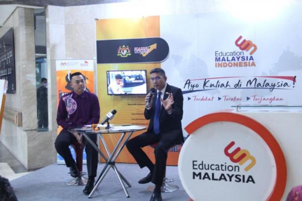 Terdapat sejumlah keunggulan bagi calon mahasiswa yang berminat melanjutkan pendidikan tinggi di Malaysia.