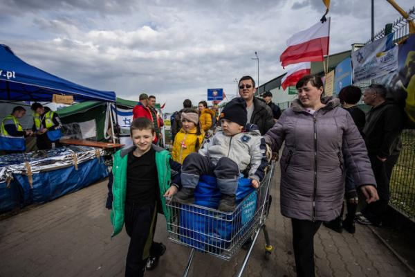UEA kirim 27 ton makanan dan pasokan medis untuk pengungsi Ukraina.