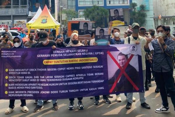 Gerakan Pemuda Selamatkan Negara (GPSN) menggeruduk Kementerian BUMN, KPK dan Kejagung