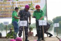 Pegadaian Bersama Marinir Tanam 5000 Pohon di Teluk Naga 