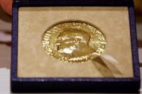 Jurnalis Rusia Jual Medali Nobel Perdamaian Rp 1,5 Triliun untuk Pengungsi Ukraina