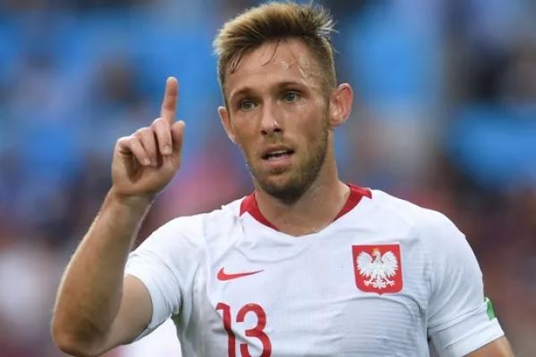 Gegara Main di Rusia, Bek Polandia Dicoret dari Timnas