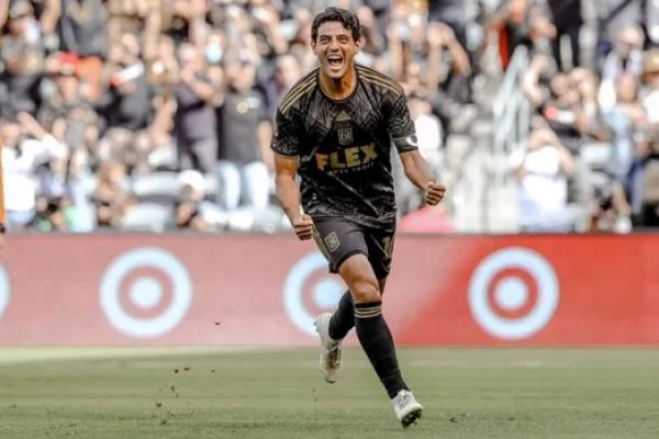 Bale Datang, Carlos Vela Teken Kontrak Baru di LAFC