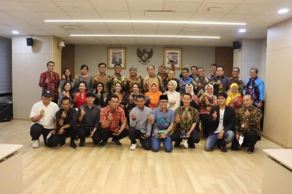 Suhartono menginginkan regulasi mengenai penempatan dan pelindungan PMI harus diperbarui secara bersama-sama dengan KBRI yang ada di negara penempatan.