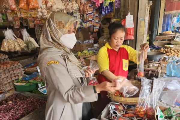 Ada Presiden Jokowi, Kementan gelar pangan murah di Pasar Sukamandi.