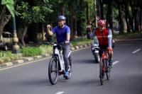 Gowes Bareng Sekjen PDIP dan Sekjen PAN, Olahraga Sambil Silaturahmi