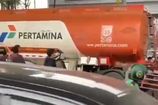 Tujuh korban kecelakaan maut truk pertamina di Transyogi Cibubur belum terindentifikasi.