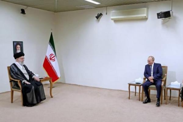 Hadapi sanksi barat, Putin jalin hubungan dengan pemimpin tertinggi Iran.