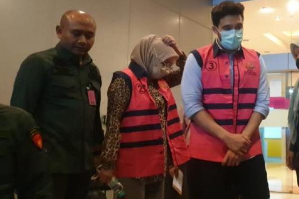 Kejati DKI menahan 3 terduga pelaku korupsi mafia tanah di Cipayung, Jakarta Timur.