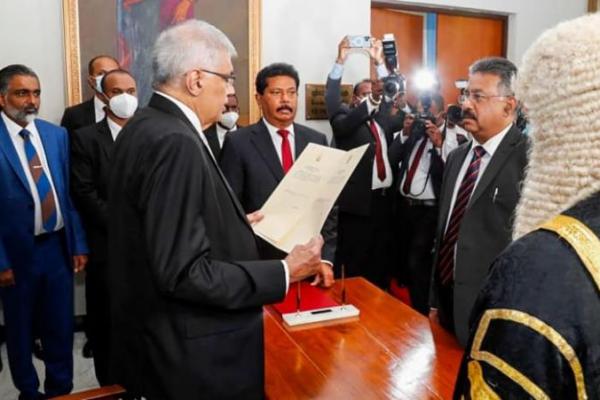 Resmi, Ranil Wickremesinghe dilantik sebagai presiden Sri Lanka.