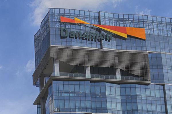 Pertumbuhan juga terjadi di seluruh lini bisnis Bank Danamon secara kuartalan. Terutama didukung oleh pertumbuhan portofolio segmen enterprise banking, terdiri dari corporate, commercial banking, dan lembaga keuangan lainnya.