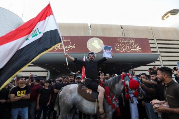 Massa Pro Al-Sadr Lanjutkan Aksi Protes di Parlemen Irak