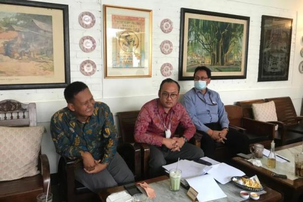 Kemkominfo diminta hentikan proses analog switch off di seluruh Indonesia.