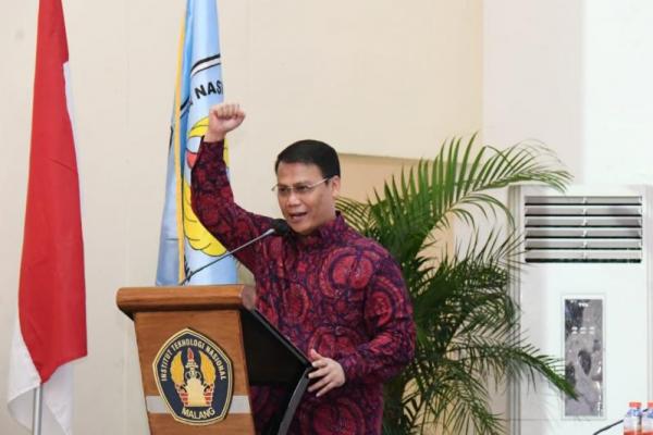 Tempat Pancasila sebagai dasar negara jelas bukan berada di dalam Pembukaan UUD 1945 tetapi berada di atas UUD 1945.