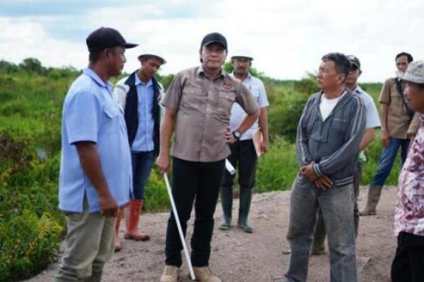 Mularis terjerat kasus dugaan penyerobotan lahan seluas 4.384 hektare di Campang Tiga, Kabupaten OKU Timur, Sumsel. Serta dugaan tindak pidana pencucian uang (TPPU) atas lahan yang kini dijadikan perkebunan sawit tersebut.