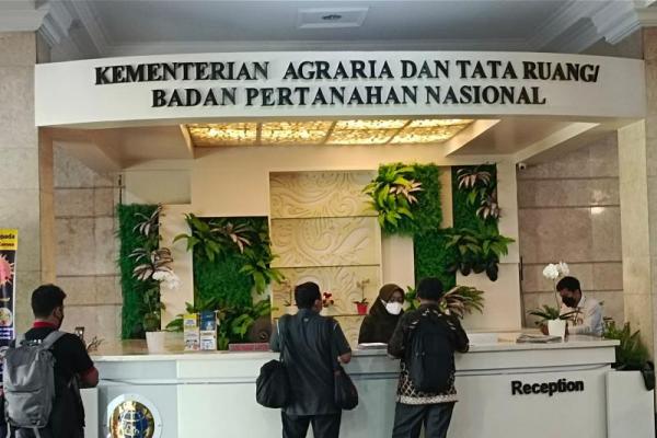 Dugaan mafia tanah ini diduga terkait dengan dugaan penerbitan HGU ilegal kepada PT Multi Sarana Agro Mandiri