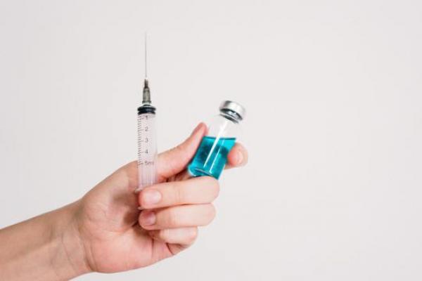 Vaksin yang diproduksi BUMN yang diberi nama Indovac bakal dibanderol Rp100.000 per dosis.