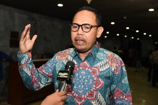 Penanganan dampak El Nino bukan hanya menjadi tanggung jawab Kementerian Pertanian dan Kementerian Kehutanan serta Lingkungan Hidup, yang merupakan mitra Komisi IV, tetapi juga harus melibatkan kementerian-kementerian lainnya yang semestinya dapat dipimpin oleh menko perekonomian.