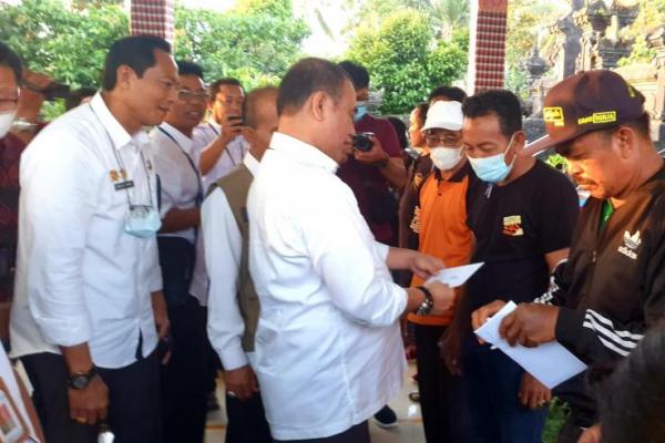 Bantuan Pemerintah ini diberikan sebagai ganti rugi terhadap ternak yang mati tertular PMK atau ternak tertular PMK yang dikenakan pemotongan bersyarat