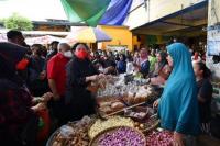 Tinjau Harga Bahan Pangan di Pasar Mataram, Puan Didukung Warga Agar Jadi Presiden