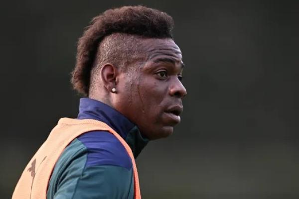 Sergio Aguero baru-baru ini mencoba mewujudkan impian bekas tandemnya, Mario Balotelli, untuk bermain membela Boca Junior.