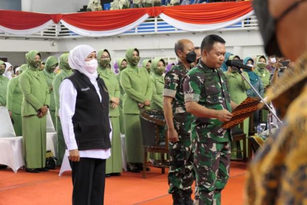 Seluruh Pejabat di Kabupaten Gresik dikukuhkan jadi Bapak dan Bunda Asuh Anak Stunting.