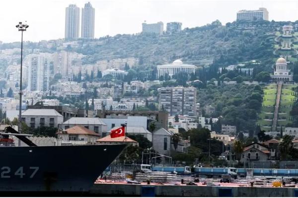 Kapal perang Turki berlabuh di Israel