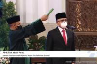 Jokowi Resmi Lantik Azwar Anas Jadi Menpan-RB Gantikan Tjahjo Kumolo