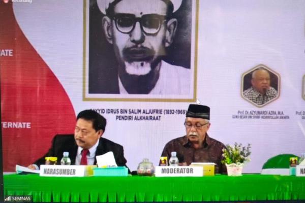 Seminar nasional mengangkat tema Sayyid Idrus Bin Salim Aljufrie (Guru Tua) Meneroka Jalan Literasi Multikultural.