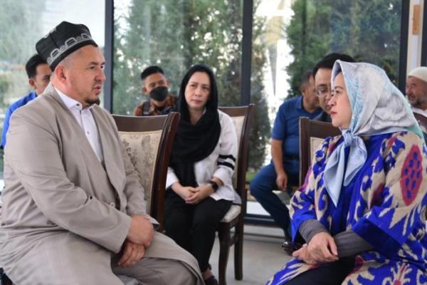 Kunjungan Puan ke makam Imam Al-Bhukari dilakukan disela-sela menghadiri IPU 14SWSP di ibu kota Uzbekistan, Tashkent.