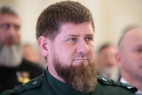 Pemimpin Chechen sarankan rusia pakai senjata nuklir di Ukraina.