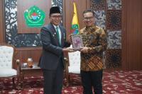 BKKBN Beri Penghargaan Manggala Karya Kencana untuk Bupati Pamekasan