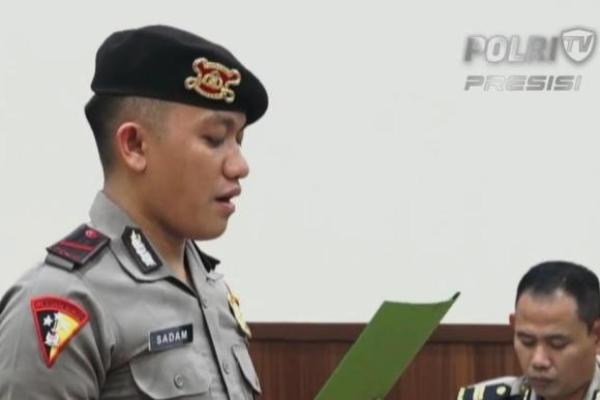 Bharada S mengintimidasi wartawan dalam kasus Ferdy Sambo dan divonis demosi 1 tahun.