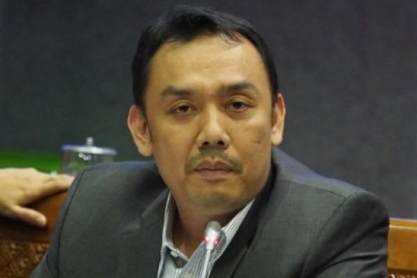 Pergantian ini berdasarkan pada surat dari Pimpinan Fraksi Partai Persatuan Pembangunan (PPP) tanggal 12 September 2022, perihal penggantian Pimpinan Komisi V DPR RI dari Fraksi PPP DPR RI.