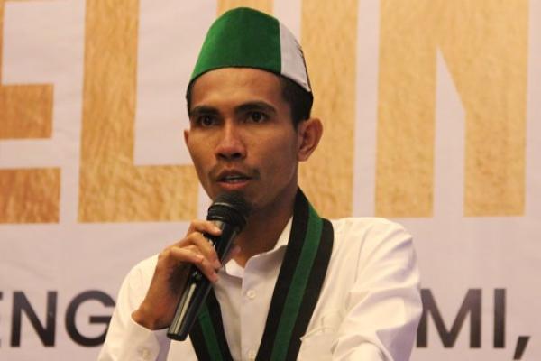 Presiden Jokowi harus mencopot Menteri Kominikasi dan Informatrika (Kominfo) Johnny Gerard Plate. Menteri dari Partai NasDem itu tak memiliki kemampuan dalam menjalankan tugas yang telah diamanatkan oleh Presiden.