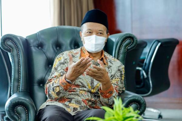 HNW mendorong Kemenag melalui Dirjen Pendis memperjuangkan realisasi penyaluran dana abadi pesantren.