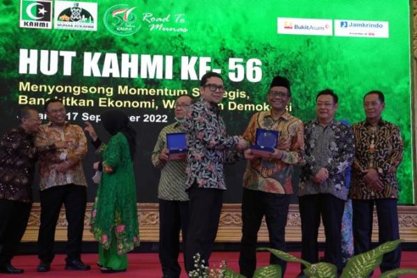 KAHMI berkepentingkan untuk memastikan sumber daya alam yang terkandung dalam bumi Indonesia harus mampu memberikan kemakmuran bagi seluruh rakyat Indonesia.