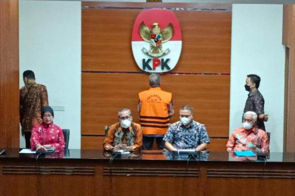 Dokumen itu disita saat penyidik KPK memeriksa dua orang saksi, yakni Asisten Hakim Agung Prasetyo Nugroho dan Karyawan Swasta, Redhy Novarisza