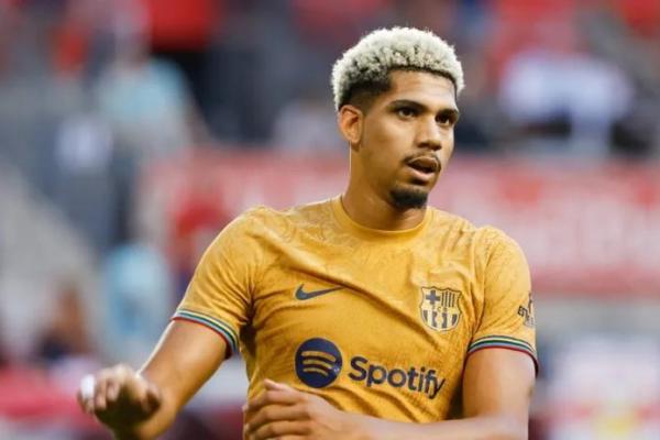 Kartu Merahnya Disindir Gundogan, Araujo Kalem