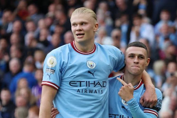 Erling Haaland menjadi pemain City ketiga yang mencetak trio gol dalam pertemuan derbi antara kedua klub