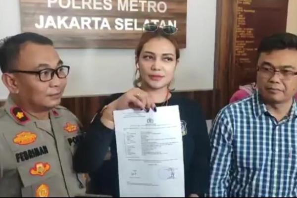 Baim Wong dan sang istri Paula Verhoeven resmi dilaporkan ke Polres Jakarta Selatan terkait konten prank KDRT.