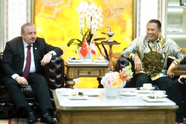 MPR juga menyambut baik rencana kunjungan Presiden Turki Recep Tayyip Erdogan ke Indonesia, khususnya dalam menghadiri KTT G-20 pada 15-16 November 2022 di Bali.