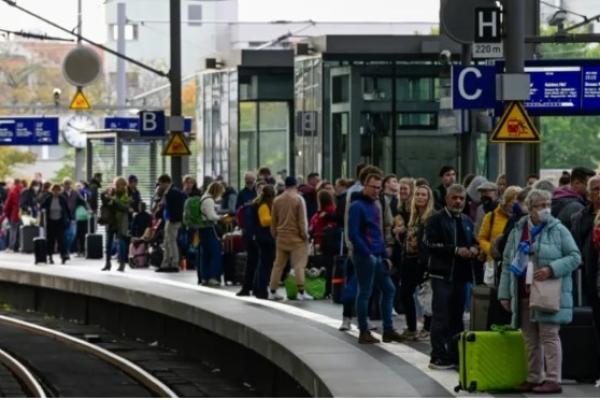 Angkutan Kereta Api Jerman Diduga Disabotase Rusia.