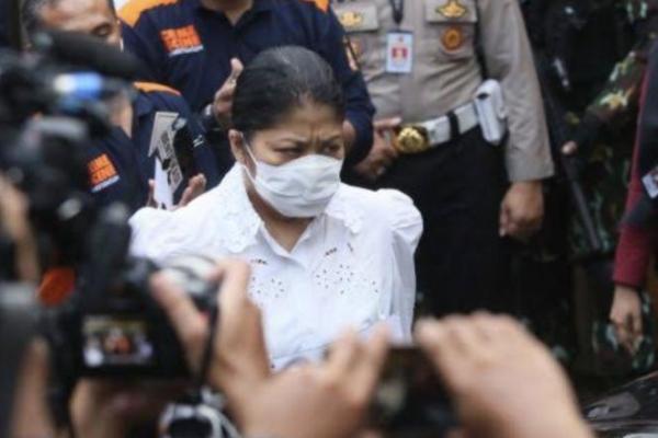 Terpidana kasus pembunuhan Brigadir J, Putri Candrawathi dieksekusi ke Lapas Pondok Bambu.