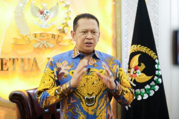 Rendahnya peringkat ketimpangan gender di Indonesia ini berbanding lurus dengan masih rendahnya indeks pemberdayaan perempuan, khususnya di bidang politik yang masih berada di bawah rata-rata global.