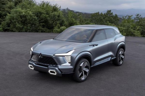 Pabrikan mobil Mitsubishi Motors Corporation (MMC) merilis purwarupa sport utility vehicle (SUV) berukuran kompak, Mitsubishi XFC Concept, di Vietnam.