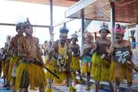 Pemuda Kampung Yoboi Pamer Kebolehan di Festival Ulat Sagu