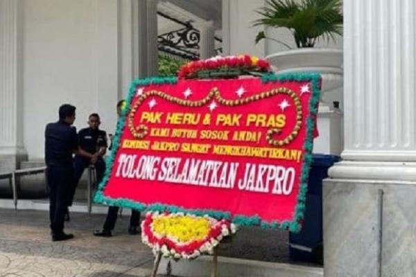 Balai Kota Jakarta dikirimi karangan bunga, ini Kata Ketua DPRD